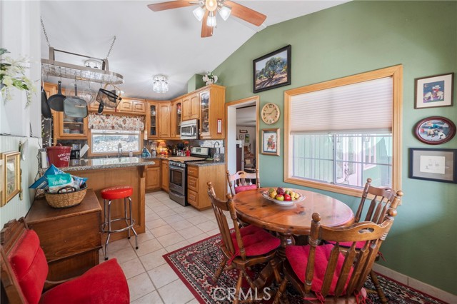 Detail Gallery Image 34 of 73 For 2184 Oak Springs Valley Rd, Wrightwood,  CA 92397 - 3 Beds | 2 Baths