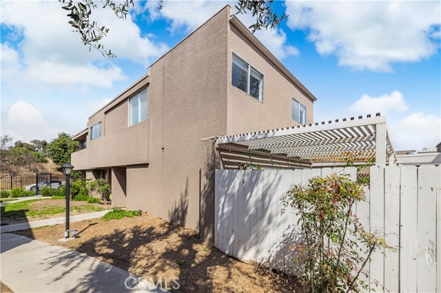 Detail Gallery Image 19 of 19 For 18128 Killion St #2,  Tarzana,  CA 91356 - 2 Beds | 2/1 Baths