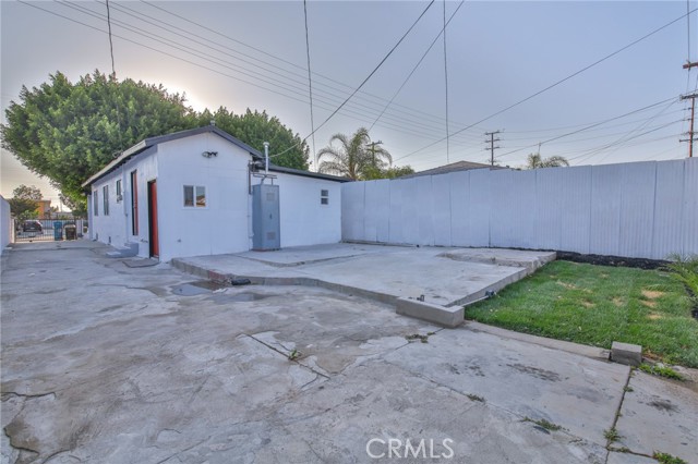 9218 Hooper Avenue, Los Angeles CA: https://media.crmls.org/medias/45ce2b65-20fb-413e-850a-e9f79454b423.jpg