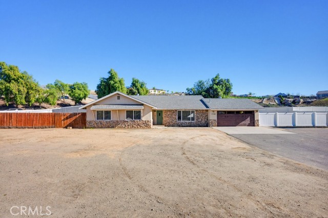 17380 Mockingbird Canyon, Riverside CA: https://media.crmls.org/medias/45cef044-d05f-46ab-9d5d-da546af17709.jpg