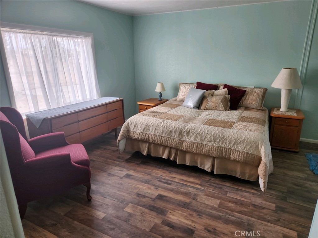 https://media.crmls.org/medias/45cf75d1-c30a-49d2-9b6e-bb68f70bef19.jpg?preset=X-Large