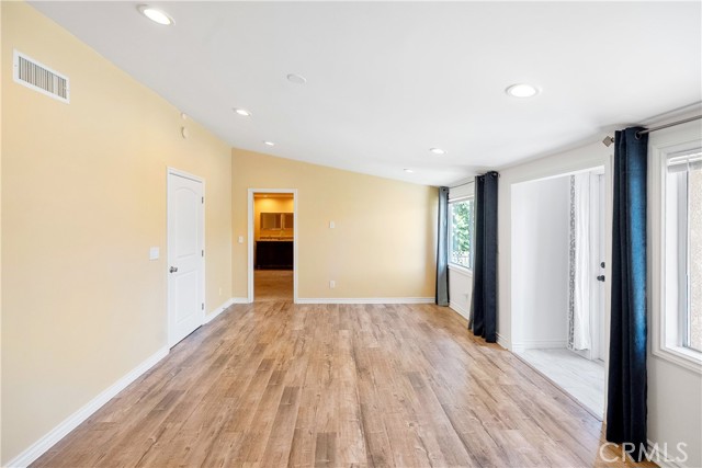 Detail Gallery Image 32 of 70 For 17211 Orozco St, Granada Hills,  CA 91344 - 5 Beds | 5/1 Baths