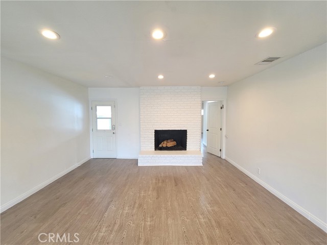 17557 Lemay Place, Lake Balboa CA: https://media.crmls.org/medias/45d15035-3afb-431a-a7fc-1e88f8760ba0.jpg