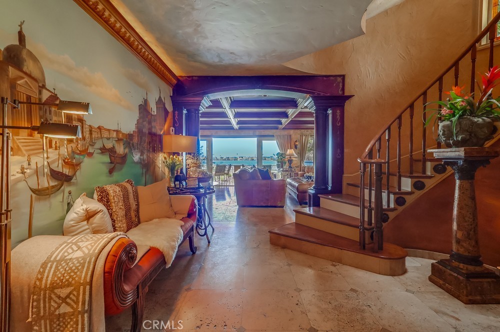 https://media.crmls.org/medias/45d2bee2-8025-40e3-a80e-f65465f65039.jpg?preset=X-Large