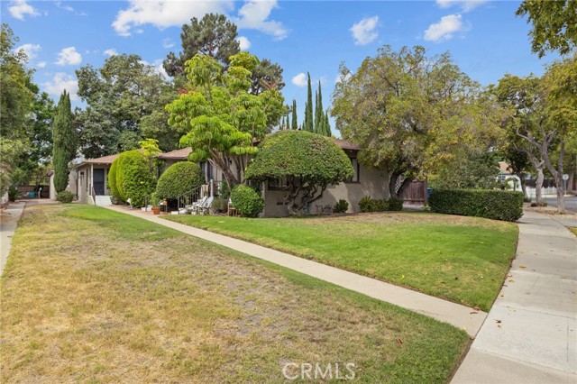Detail Gallery Image 1 of 20 For 675 N Rosemary Ln, Burbank,  CA 91505 - 2 Beds | 1 Baths