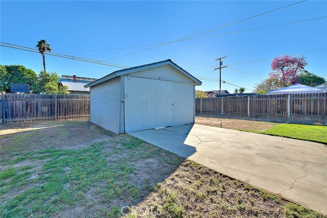 656 E Columbia, Pomona CA: https://media.crmls.org/medias/45d4002e-d144-4a4c-bf79-e8ae4202932c.jpg