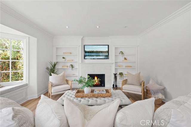 340 Broadway, Costa Mesa CA: https://media.crmls.org/medias/45d4dec3-641d-4219-9731-896d3e861a49.jpg