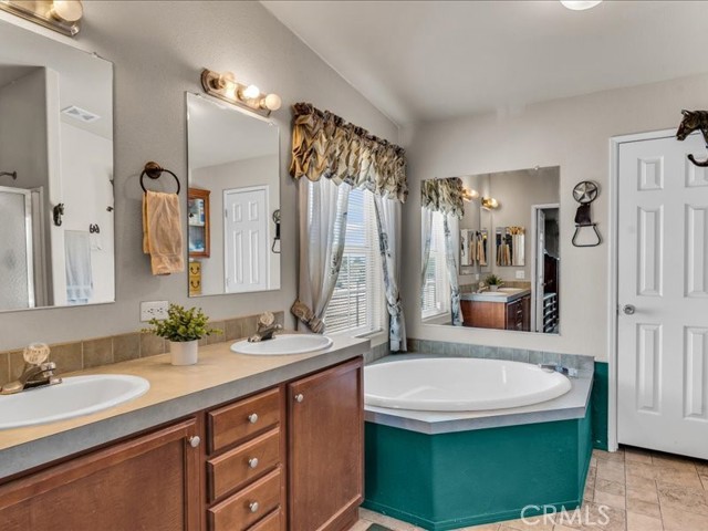 Detail Gallery Image 13 of 33 For 528 Sacramento Rd, Pinon Hills,  CA 92372 - 4 Beds | 3 Baths