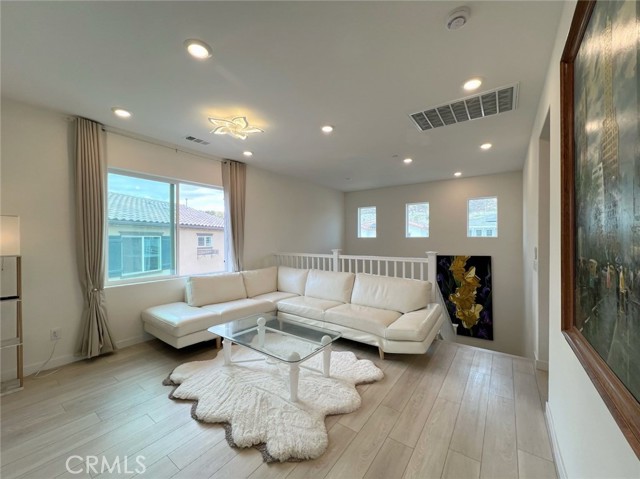20910 Jennings Way, Newhall CA: https://media.crmls.org/medias/45d72403-0e65-46dc-85e8-1de0f426fc9c.jpg
