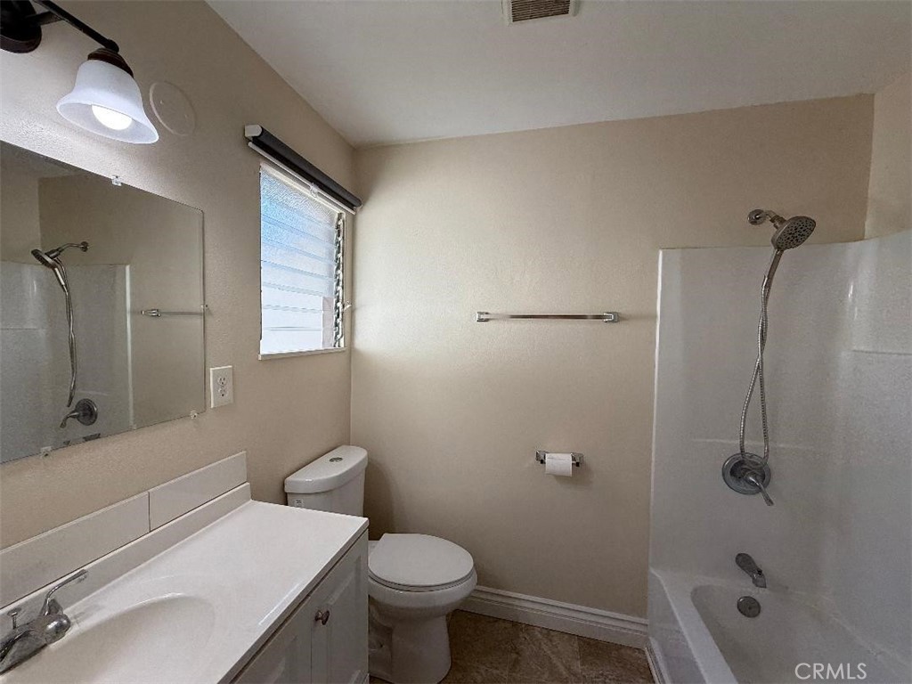 https://media.crmls.org/medias/45d732b1-aa20-425e-81c7-c938a9a8bfe0.jpg?preset=X-Large