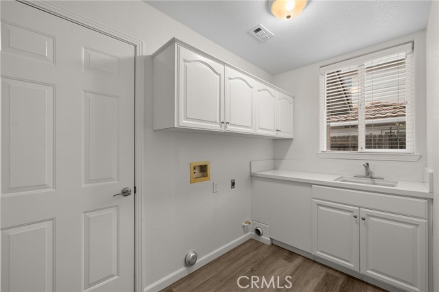 Detail Gallery Image 13 of 30 For 11205 Illusion Way, Bakersfield,  CA 93311 - 4 Beds | 3 Baths