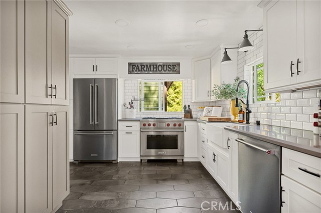243 Manzanita Drive, Lake Arrowhead CA: https://media.crmls.org/medias/45d7c5c4-6d46-4f4c-b7a2-391879cfac8d.jpg