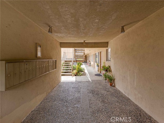 7049 Vassar Avenue, Canoga Park CA: https://media.crmls.org/medias/45d85483-14dd-4932-a90d-46c5ad21037a.jpg