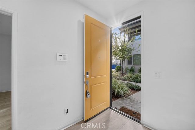 Detail Gallery Image 3 of 55 For 8405 N Fusion, Northridge,  CA 91325 - 4 Beds | 4 Baths