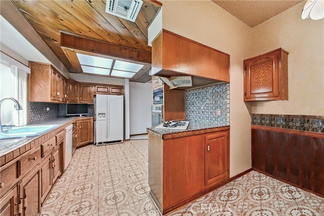 Detail Gallery Image 6 of 19 For 42060 Parkmont Dr, Quartz Hill,  CA 93536 - 4 Beds | 3 Baths
