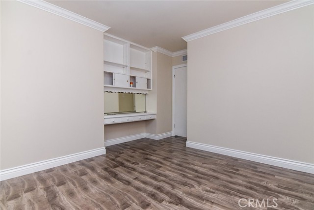 Detail Gallery Image 13 of 22 For 6906 Mclennan Ave, Lake Balboa,  CA 91406 - 3 Beds | 3 Baths