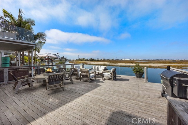 Detail Gallery Image 33 of 45 For 235 Canal St, Newport Beach,  CA 92663 - 4 Beds | 3/1 Baths