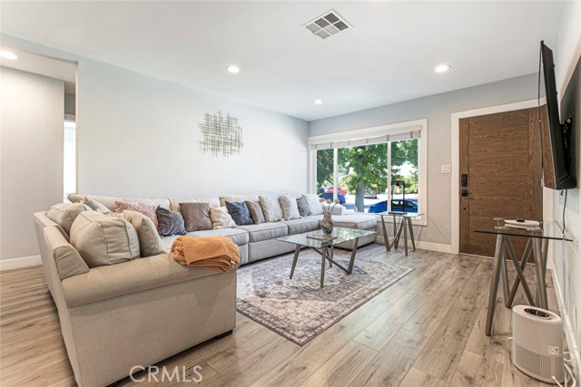 Detail Gallery Image 7 of 43 For 18033 Duncan St, Encino,  CA 91316 - 3 Beds | 2 Baths