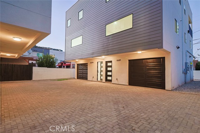 Detail Gallery Image 2 of 36 For 4649 Pickford, Los Angeles,  CA 90019 - 4 Beds | 4 Baths