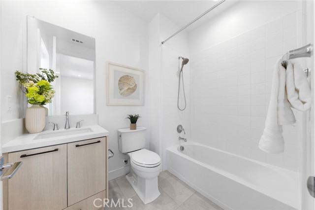 131 Bear Leaf Drive, Lake Forest CA: https://media.crmls.org/medias/45db74f5-88e2-401c-a65e-4d3514027183.jpg