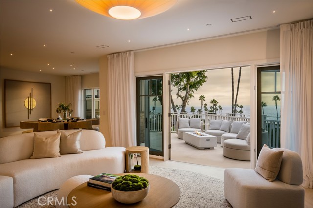 1 Stickley Drive, Laguna Beach CA: https://media.crmls.org/medias/45dbbc0b-9cec-4e98-9206-993eaa552cb0.jpg