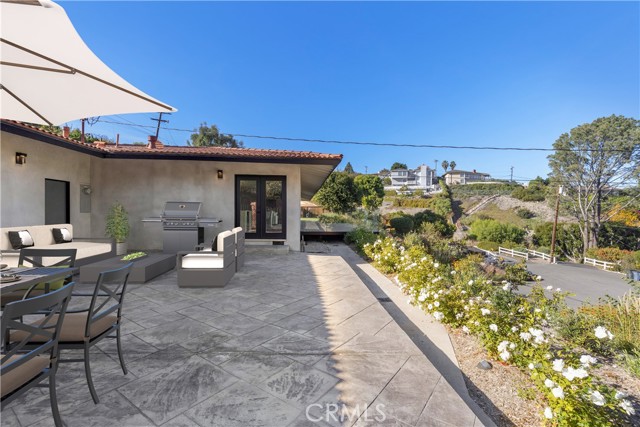 34 Deerhill Drive, Rolling Hills Estates, California 90274, 4 Bedrooms Bedrooms, ,3 BathroomsBathrooms,Residential,Sold,Deerhill,SB22242492