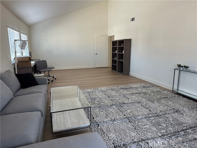 Detail Gallery Image 5 of 28 For 13728 Carleton, Cerritos,  CA 90703 - 5 Beds | 3 Baths