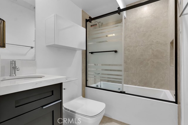 11304 Victory Boulevard, North Hollywood CA: https://media.crmls.org/medias/45dcbe92-9a5d-45f5-bcbd-aa1a9b90db8f.jpg