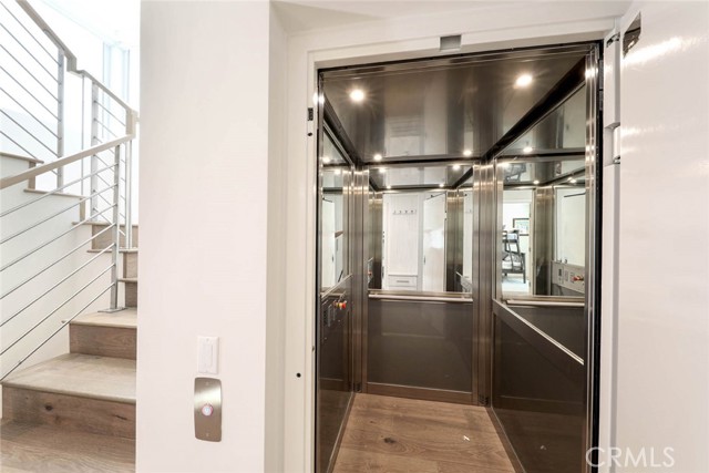 Detail Gallery Image 7 of 25 For 3918 E Coast Highway, Corona Del Mar,  CA 92625 - 3 Beds | 2/1 Baths