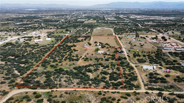 Detail Gallery Image 4 of 5 For 8288 White, Phelan,  CA 92371 - 2 Beds | 2 Baths