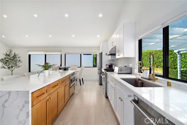 Detail Gallery Image 13 of 47 For 10947 Lurline Ave, Chatsworth,  CA 91311 - 5 Beds | 4 Baths