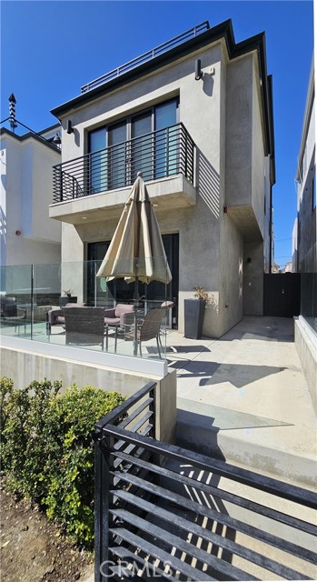 Detail Gallery Image 24 of 24 For 237 1st St, Huntington Beach,  CA 92648 - 4 Beds | 3/2 Baths