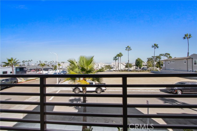 208 Ocean Place, Seal Beach CA: https://media.crmls.org/medias/45df725d-0f75-4856-8dc1-621ee4e9e7cc.jpg