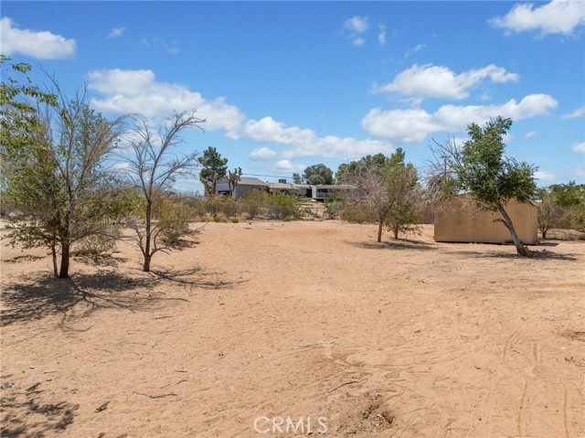 18425 Owatonna Road, Apple Valley CA: https://media.crmls.org/medias/45dfd121-26cb-48ea-905a-dbaea15c7d46.jpg