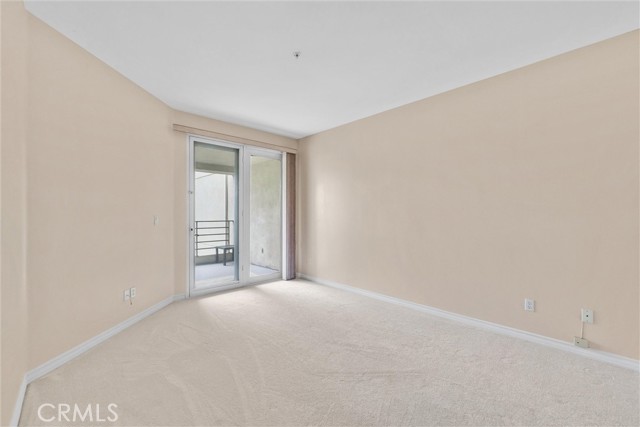 Image 16 of 40 For 2233 Martin  302