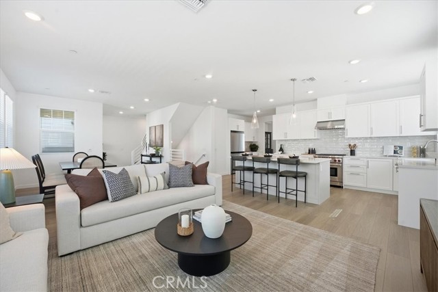 Detail Gallery Image 7 of 53 For 2392 Haley Point Drive #104,  Ventura,  CA 93003 - 3 Beds | 3/1 Baths