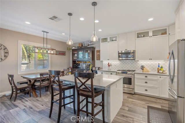 Detail Gallery Image 13 of 45 For 24137 Tango Dr, Valencia,  CA 91354 - 4 Beds | 3 Baths