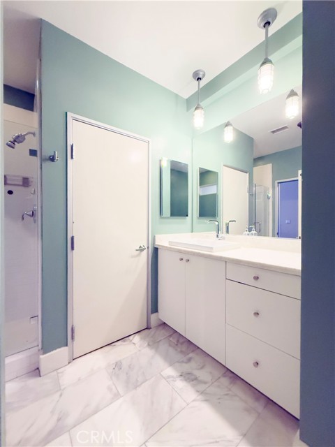 909 E Santa Ana Boulevard, Santa Ana CA: https://media.crmls.org/medias/45e32ad4-70da-4c85-b3a3-ea3597fa6f6d.jpg