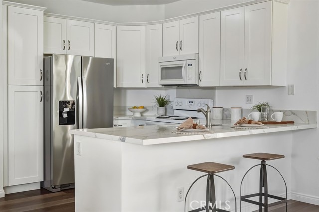 Detail Gallery Image 9 of 45 For 2426 Pleasant Way #E,  Thousand Oaks,  CA 91362 - 2 Beds | 1 Baths