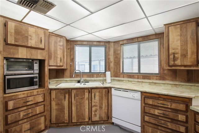 Detail Gallery Image 4 of 16 For 1272 Lodgepole, Hemet,  CA 92545 - 2 Beds | 2 Baths