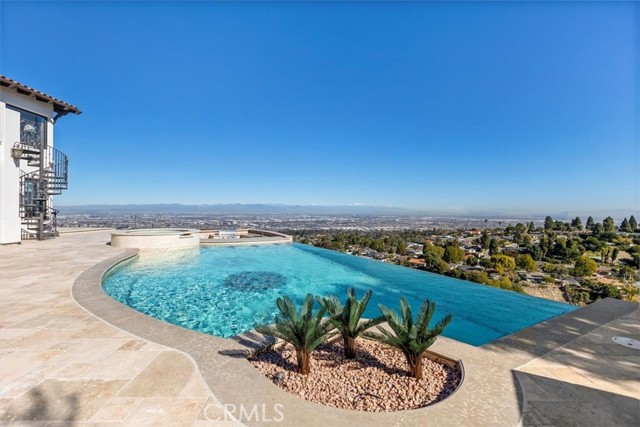 Infinity pool