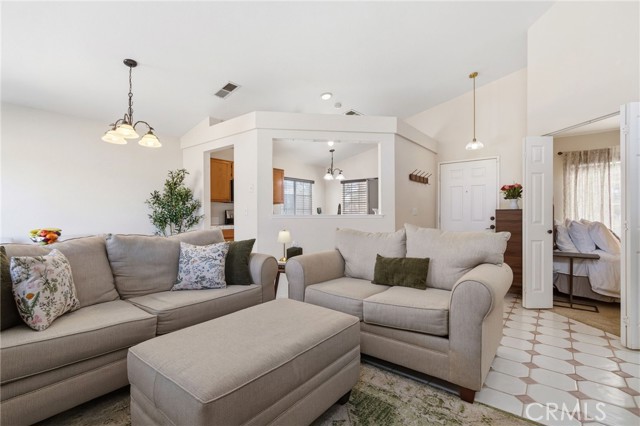 Detail Gallery Image 7 of 19 For 2416 Oakgrove St, Rosamond,  CA 93560 - 3 Beds | 2 Baths