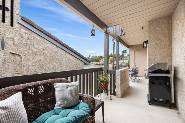 2299 N Legion Drive, Signal Hill CA: https://media.crmls.org/medias/45e83fb2-eeb6-4853-afb4-e5bf60938b2f.jpg