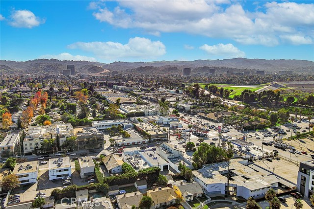 15217 Burbank Boulevard, Van Nuys CA: https://media.crmls.org/medias/45e84496-fca2-4427-825c-0372993b6c75.jpg