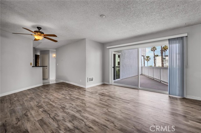 Detail Gallery Image 4 of 21 For 630 the Village #104,  Redondo Beach,  CA 90277 - 1 Beds | 1 Baths