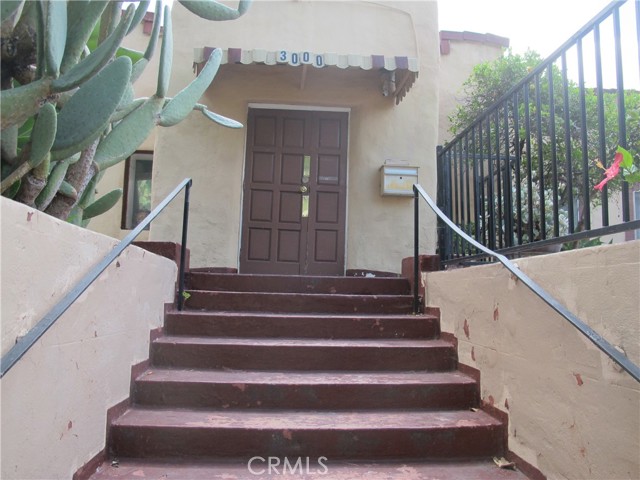 Detail Gallery Image 2 of 28 For 3000 Cazador, Los Angeles,  CA 90065 - – Beds | – Baths