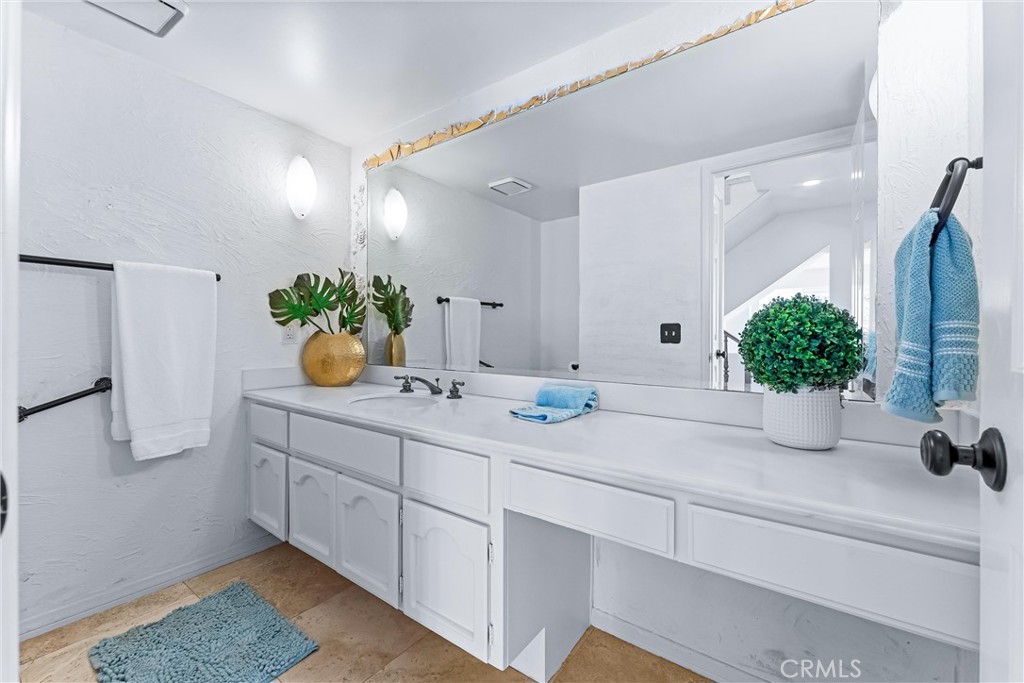 https://media.crmls.org/medias/45ea4d06-3b7a-4bd2-adde-0781cb9be4e0.jpg?preset=X-Large
