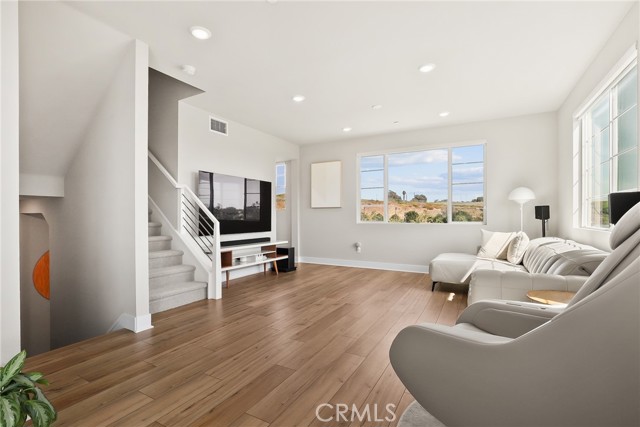 Detail Gallery Image 4 of 38 For 1421 W Sunrise Ln, San Pedro,  CA 90732 - 4 Beds | 3/1 Baths