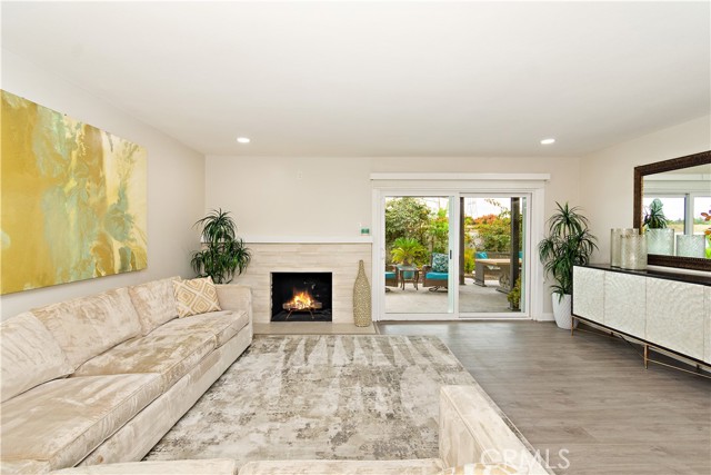 Detail Gallery Image 6 of 31 For 285 Harvard Ln, Seal Beach,  CA 90740 - 4 Beds | 2 Baths