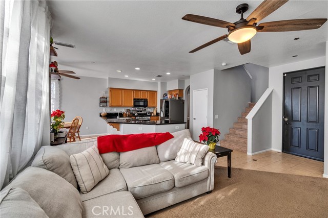 Detail Gallery Image 4 of 40 For 1607 Perennial Ct, Perris,  CA 92571 - 3 Beds | 2/1 Baths